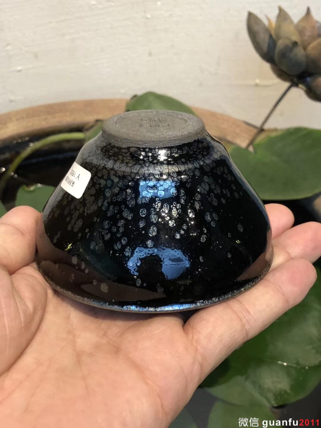 華御 陳春華：深裝束口盞 黑的出眾，黑的曼妙，獨具難能可貴的簡逸。