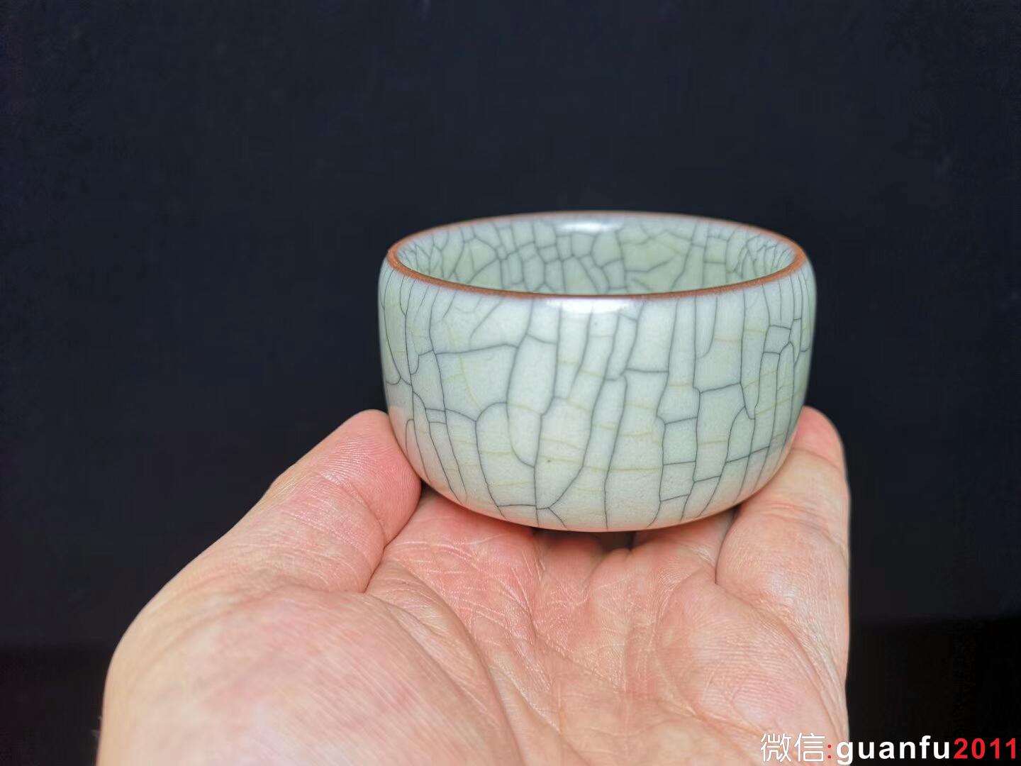 葉維德，哥窯「三足杯」，全手制。