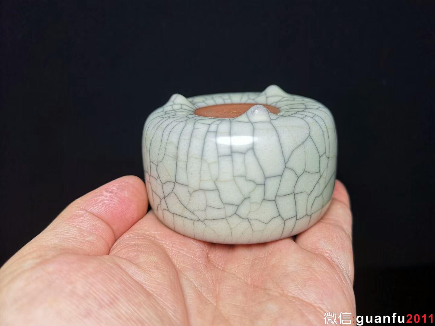 葉維德，哥窯「三足杯」，全手制。