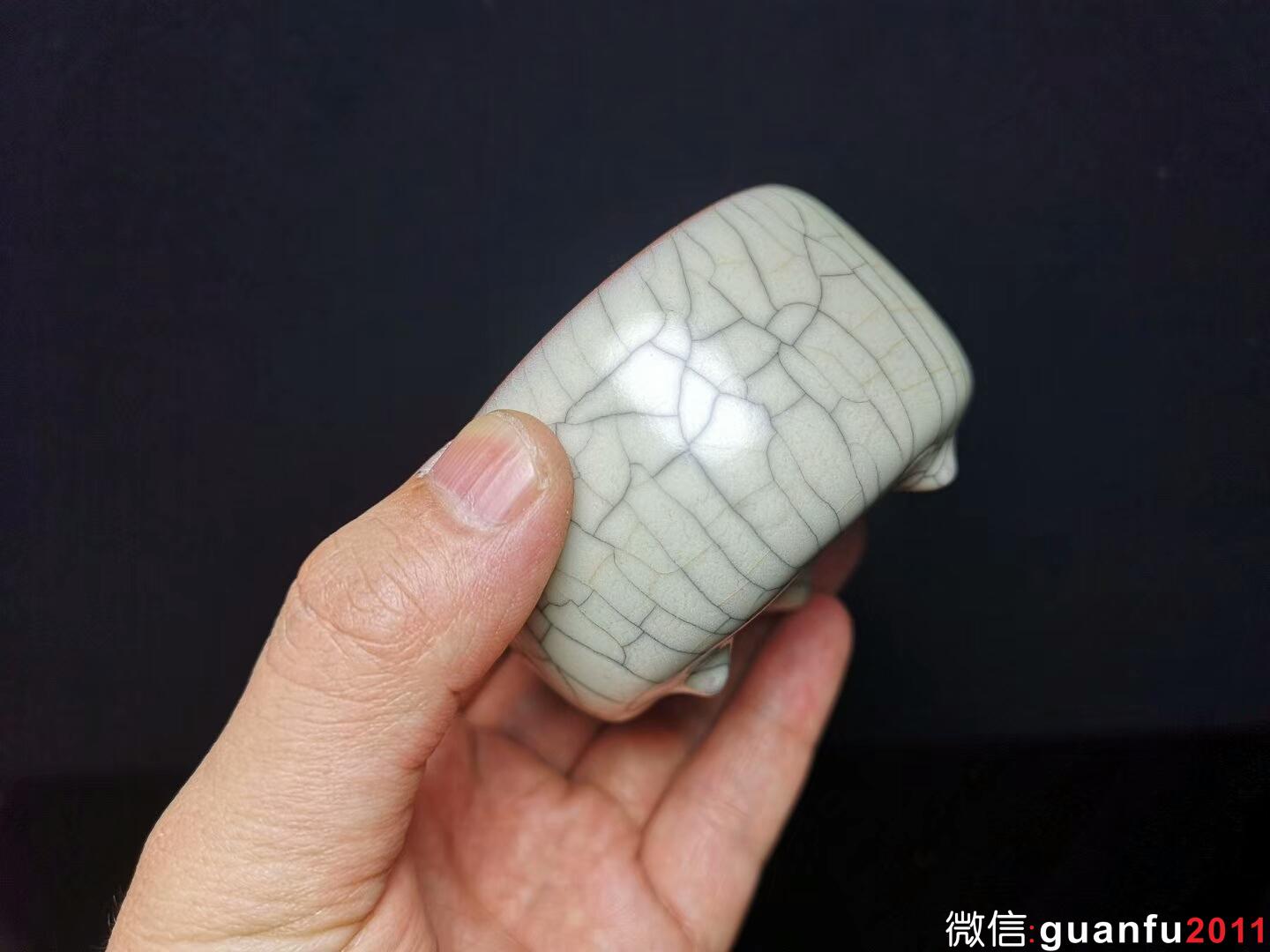 葉維德，哥窯「三足杯」，全手制。