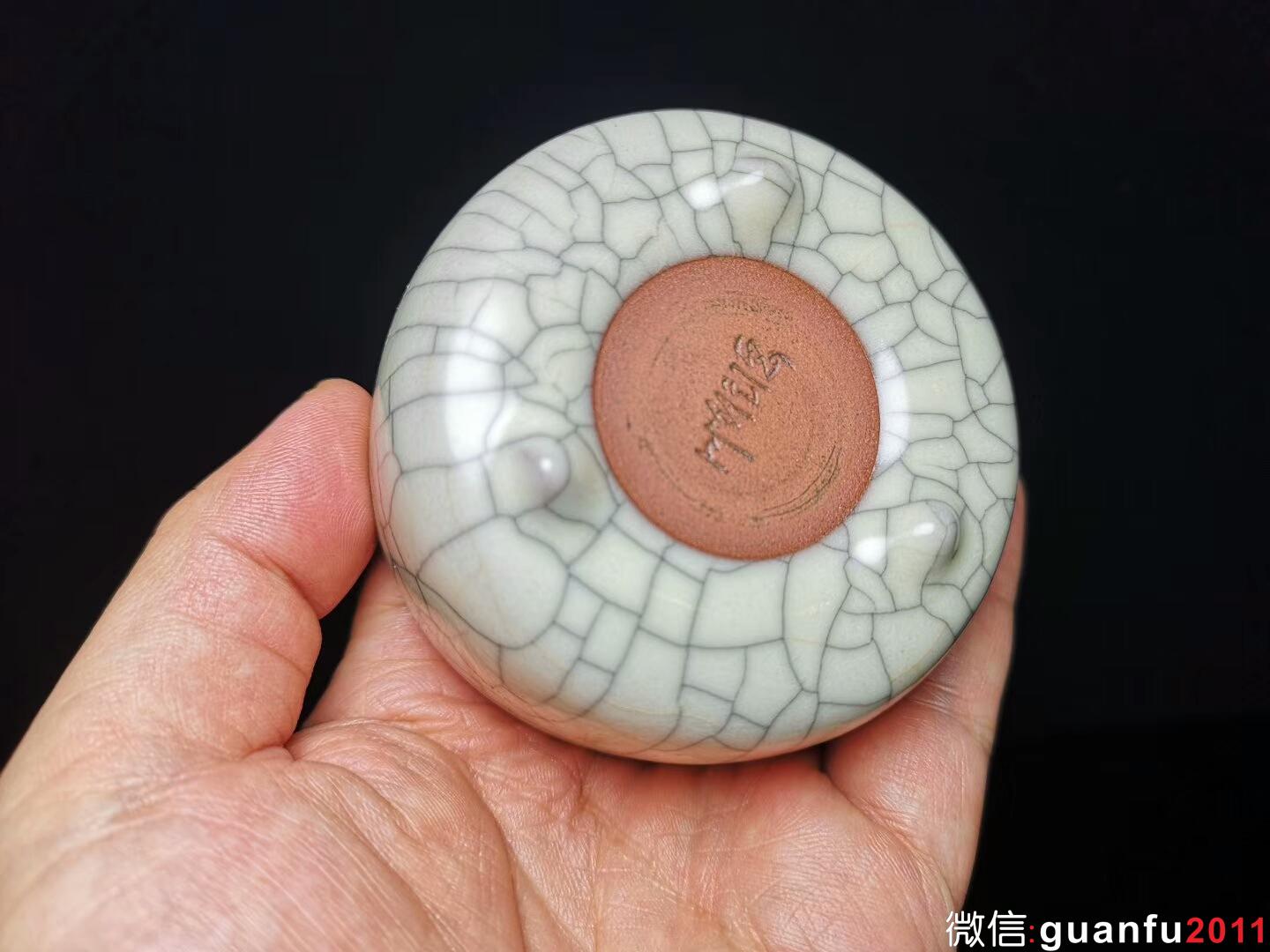 葉維德，哥窯「三足杯」，全手制。