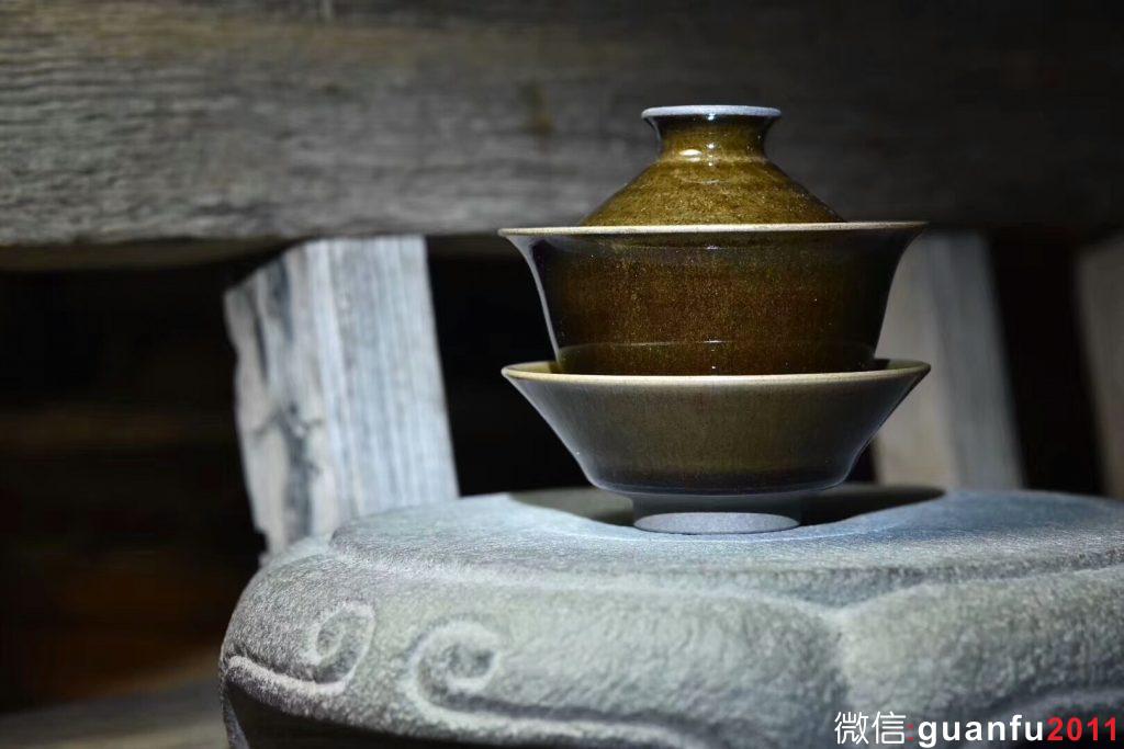 茶末蓋碗       —————李光熙