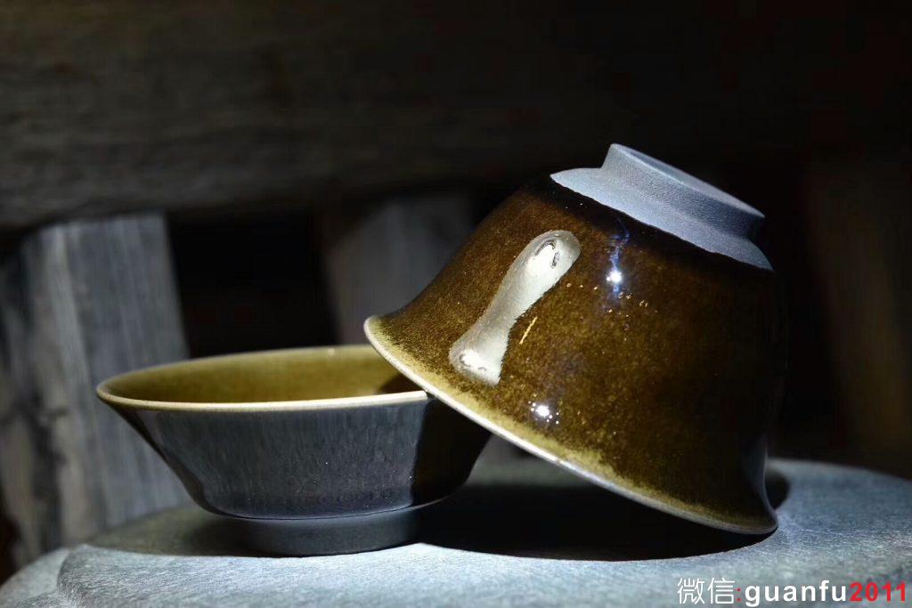 茶末蓋碗       —————李光熙