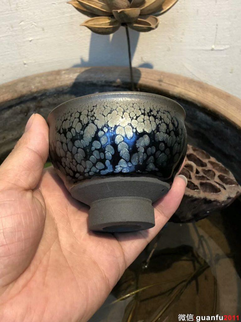 金油滴開創(chuàng)者 黃美金老師作品 空谷幽蘭十八周年紀念款規(guī)格：8*6.7公分