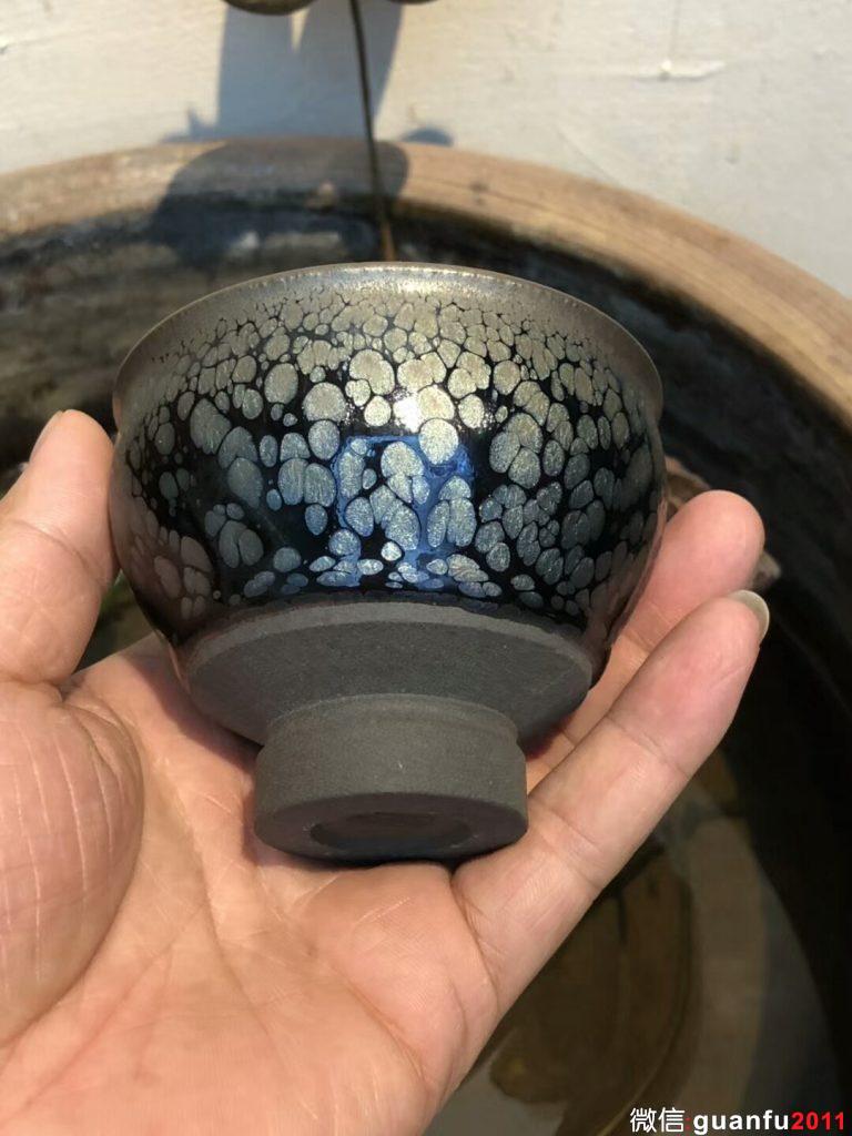 金油滴開創(chuàng)者 黃美金老師作品 空谷幽蘭十八周年紀念款規(guī)格：8*6.7公分