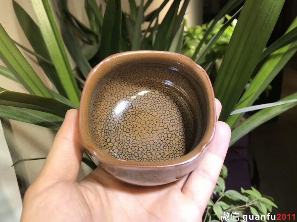 鷓鴣斑系列～ 作者：陳葉琦 作品：萬佛朝圣 四方 ：8cm*5.3cm 斗笠：9.5cm*4.5cm 乾坤：9cm*5.5cm