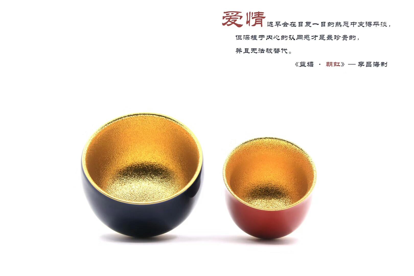 藍媚：8cm*6cm朝虹：6.2cm*5.5cm