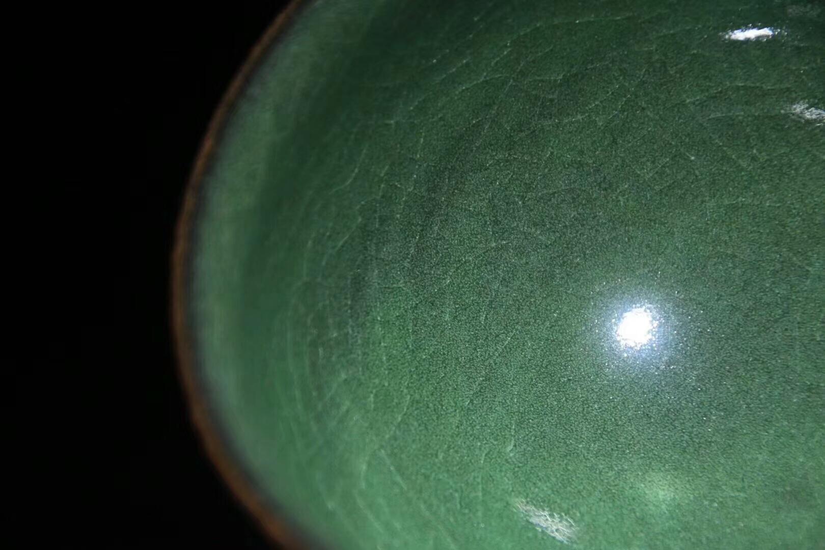 范永壽老師 作品 龍窯柴燒翡翠綠開片紋理清晰，溫潤如玉，使用后開片更漂亮[愉快]喜歡的老鐵來吧[捂臉][勾引]