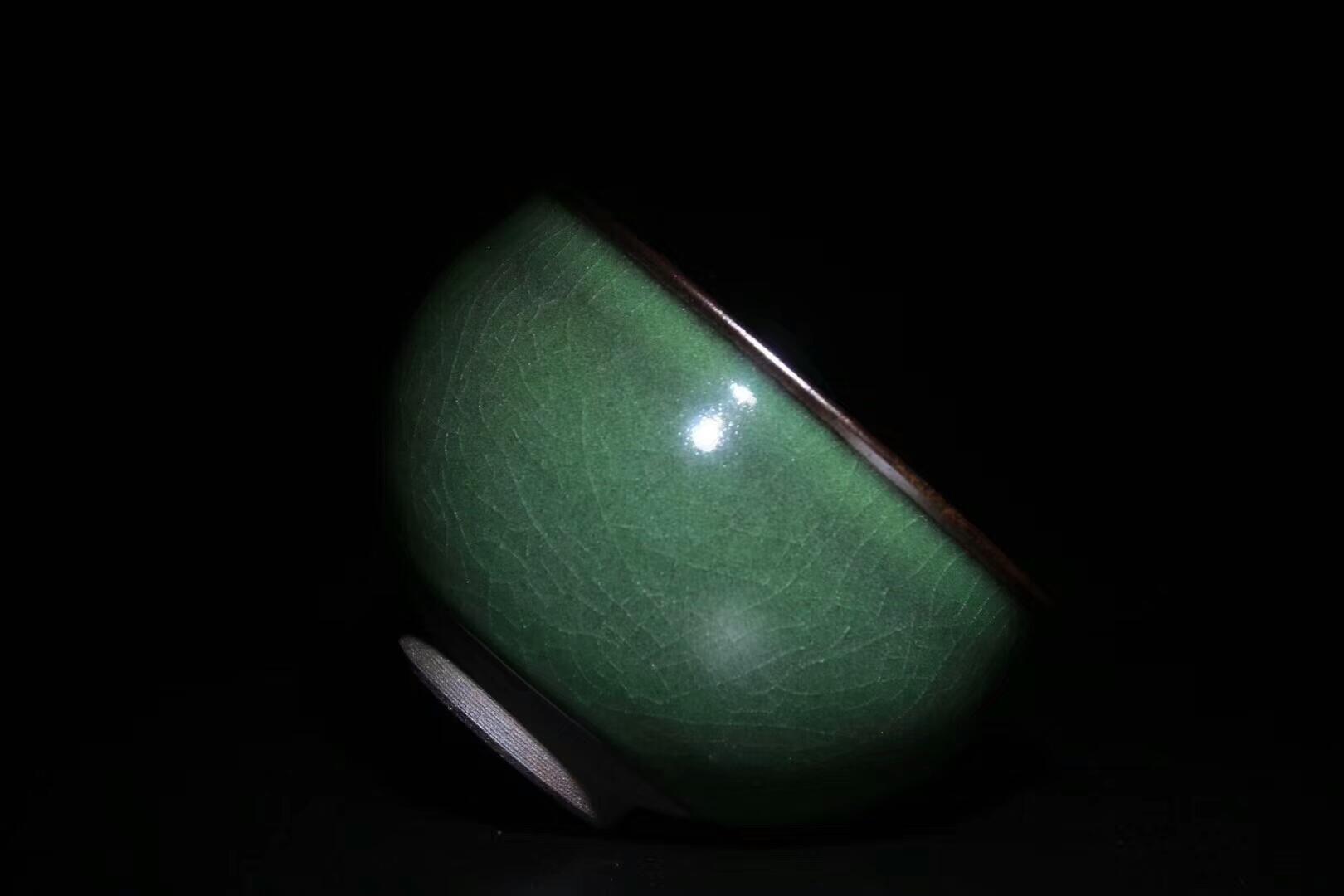 范永壽老師 作品 龍窯柴燒翡翠綠開片紋理清晰，溫潤如玉，使用后開片更漂亮[愉快]喜歡的老鐵來吧[捂臉][勾引]