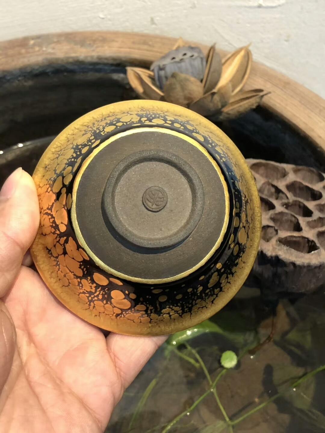 范澤鋒研究員級(jí)高級(jí)工藝美術(shù)大師  極品金油滴/鐵胎 撇口 口徑:9.5公分高5公分 收藏重器