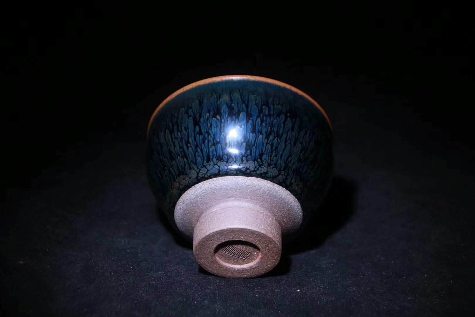 金油滴開(kāi)宗大師———黃美金老師十八周年紀(jì)念款全球限量【天外飛仙】贈(zèng)紀(jì)念銀幣  收藏價(jià)值高口徑：8cm*6.2cm