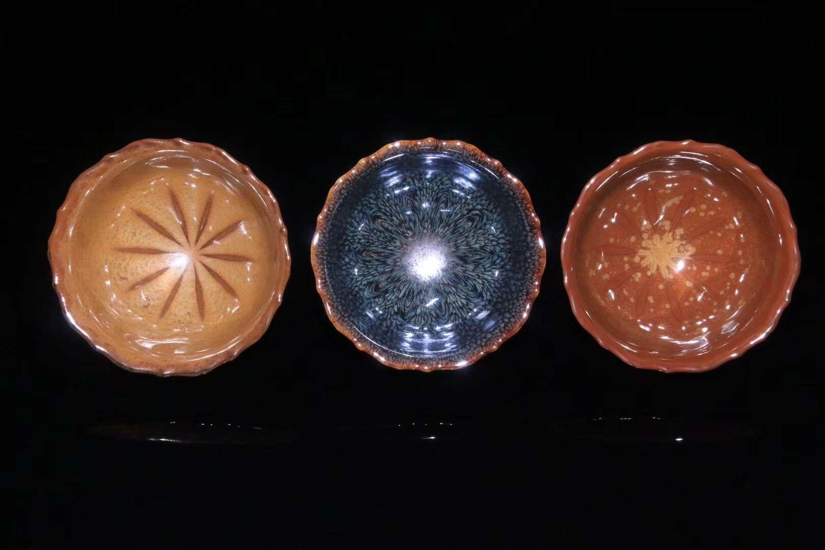 大國(guó)工匠  作者：范澤鋒老師 作品：蓮花 【呤賞煙霞】 口徑：10.5cm*6.5cm