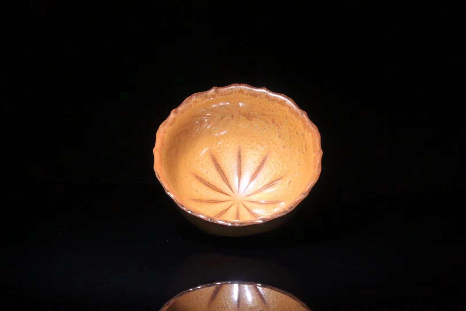 大國(guó)工匠  作者：范澤鋒老師 作品：蓮花 【呤賞煙霞】 口徑：10.5cm*6.5cm