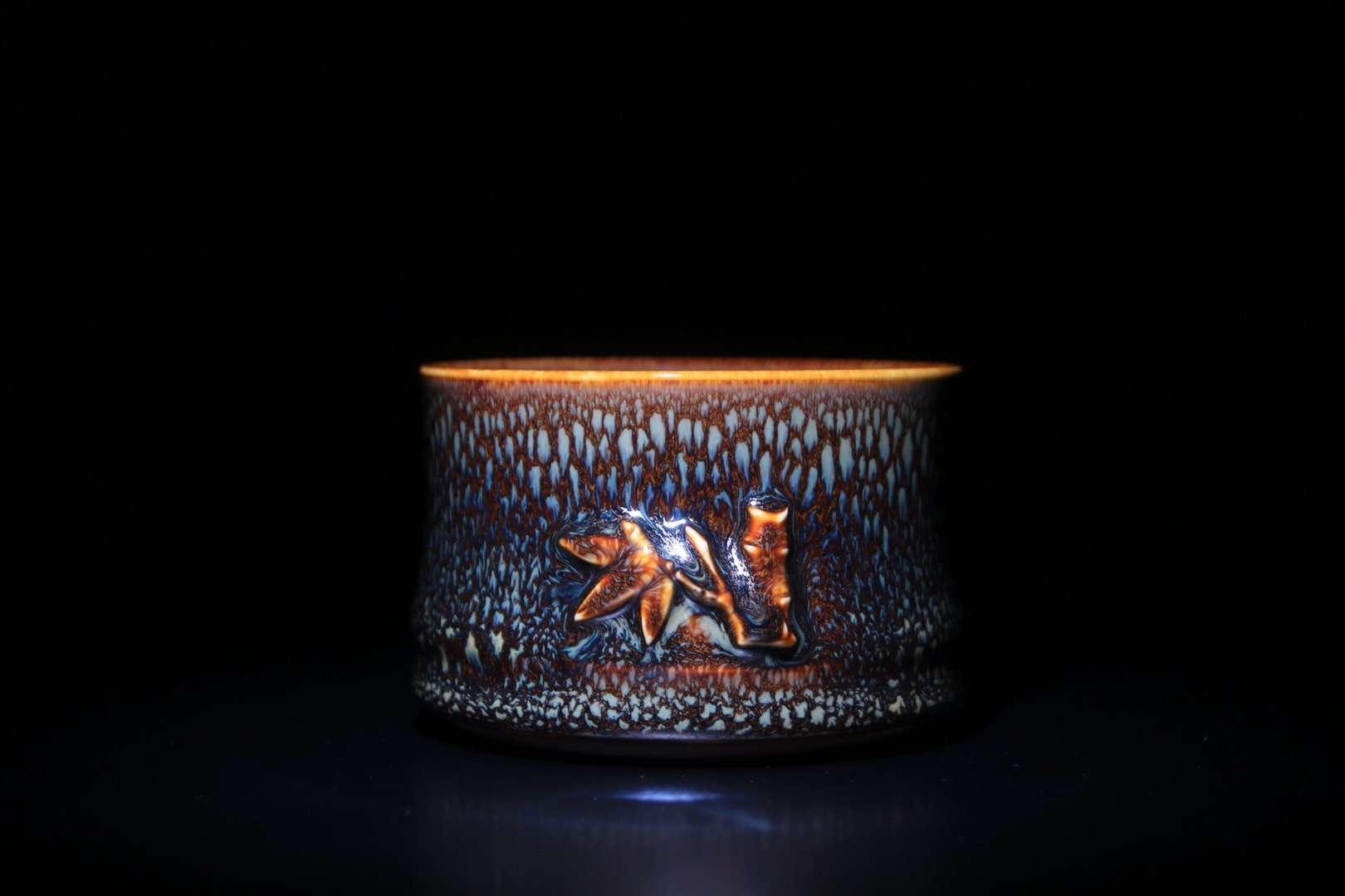 大國工匠 國家級高級工藝美術(shù)師 作者：范澤鋒老師    “歲寒三友” 【竹】堅(jiān)毅不撥的青松，挺撥多姿的翠竹