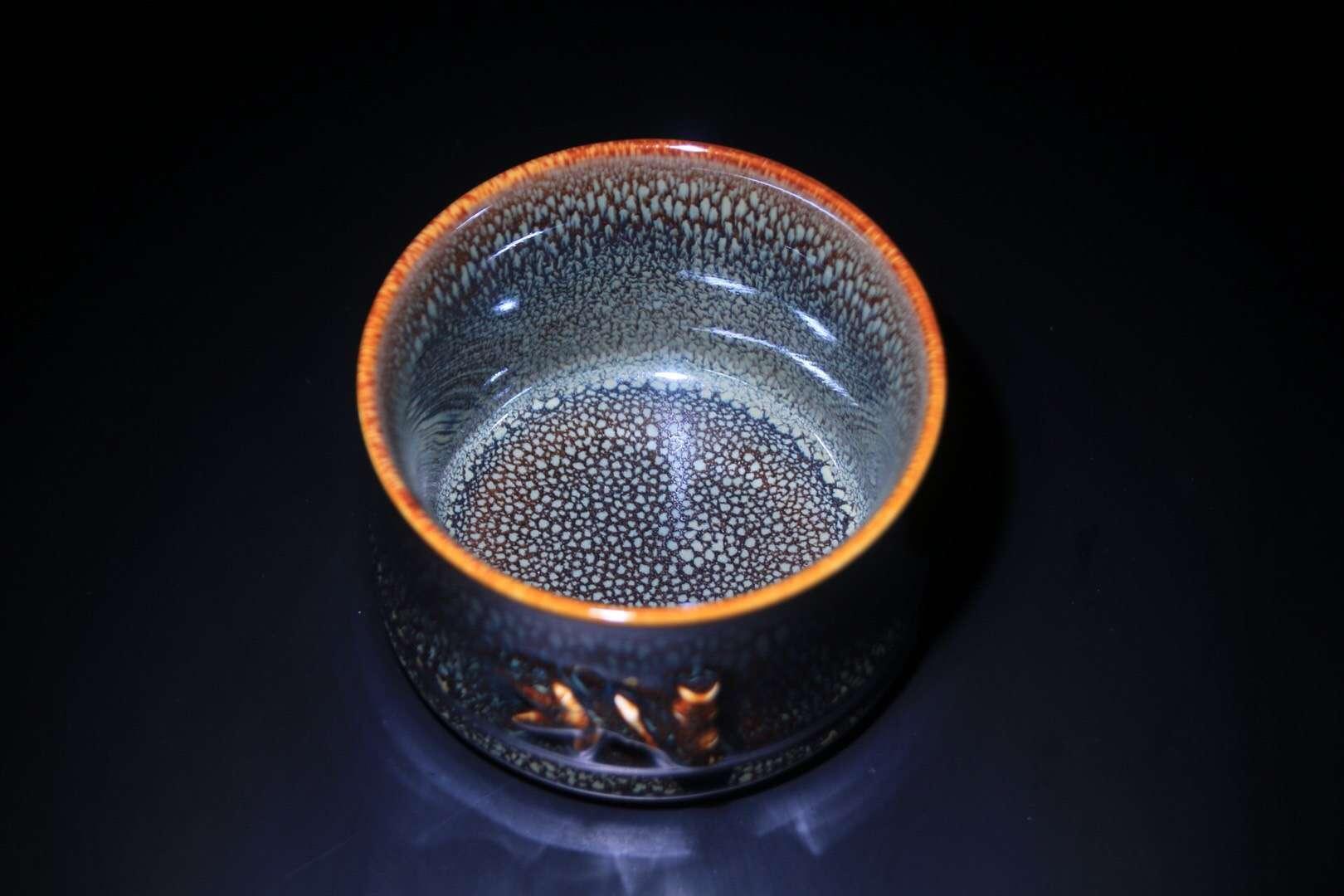 大國工匠 國家級高級工藝美術(shù)師 作者：范澤鋒老師    “歲寒三友” 【竹】堅(jiān)毅不撥的青松，挺撥多姿的翠竹