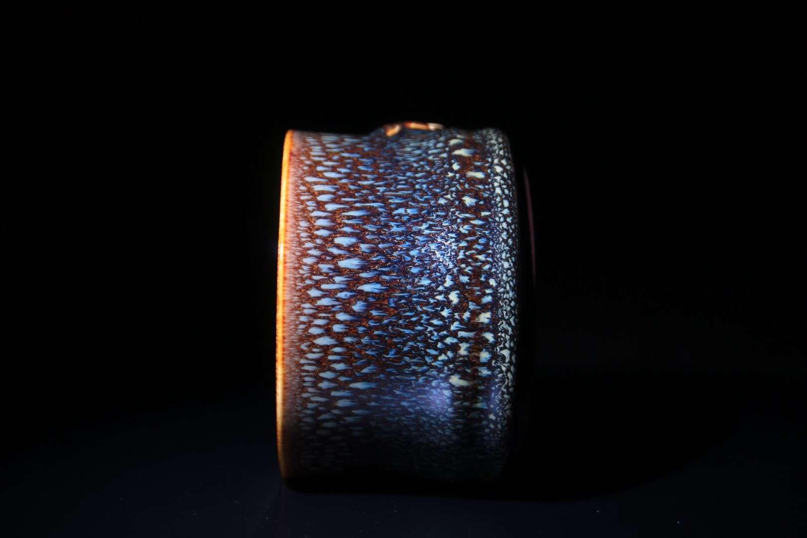 大國工匠 國家級高級工藝美術(shù)師 作者：范澤鋒老師    “歲寒三友” 【竹】堅(jiān)毅不撥的青松，挺撥多姿的翠竹