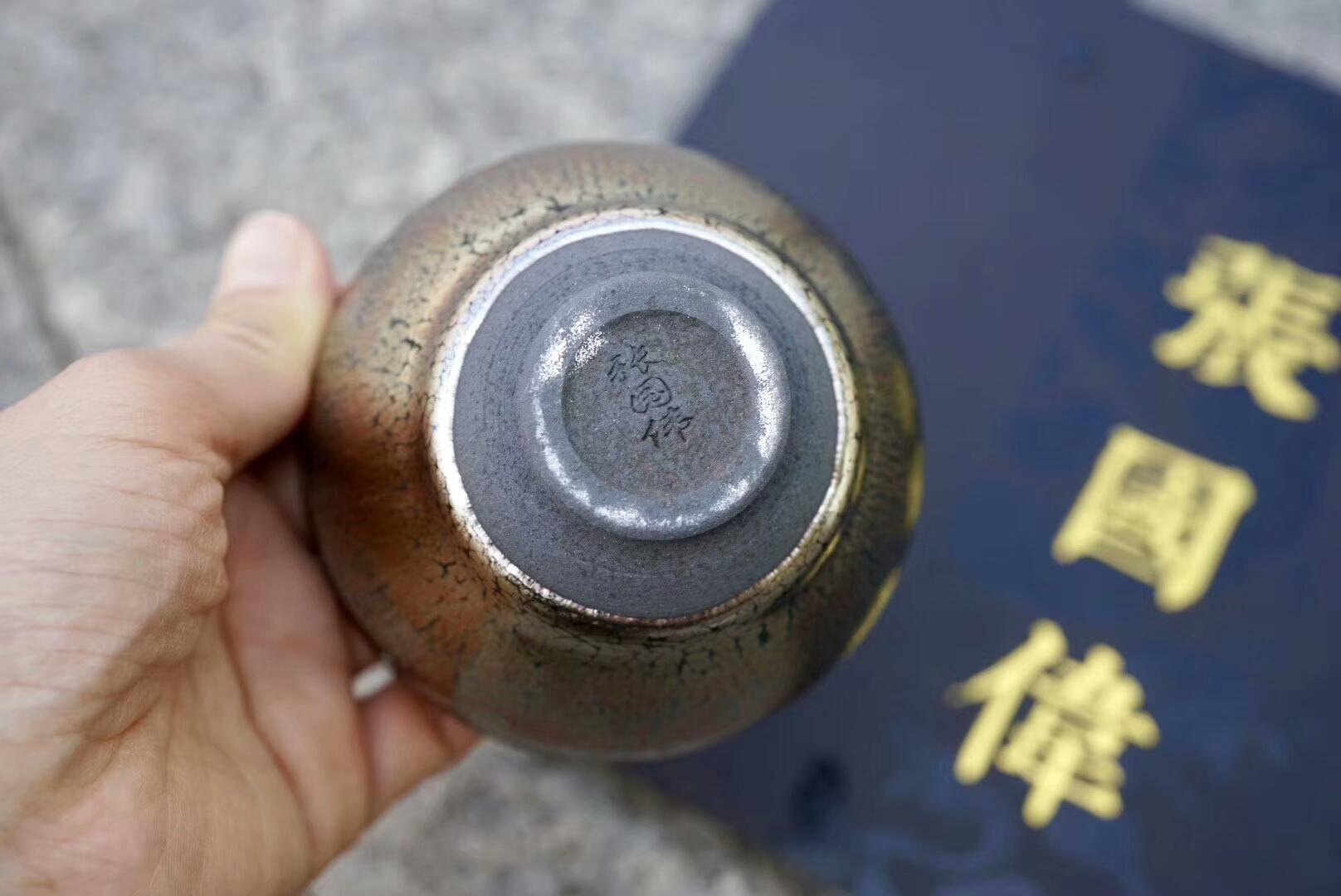 【惜蕊.張國偉作品】張國偉  束口器型，口徑9.0厘米，高6.0厘米。