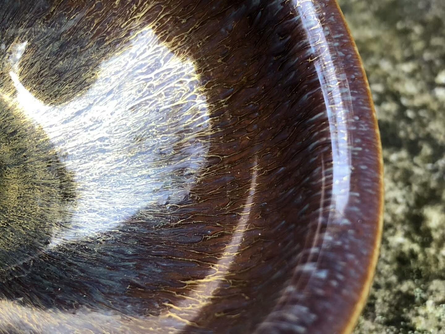 黃金入釉，絲絲如縷，金絲閃閃 大國(guó)工匠精神 作者：范澤鋒作品：金絲玉毫 小束口口徑：7.8cm*5.2cm