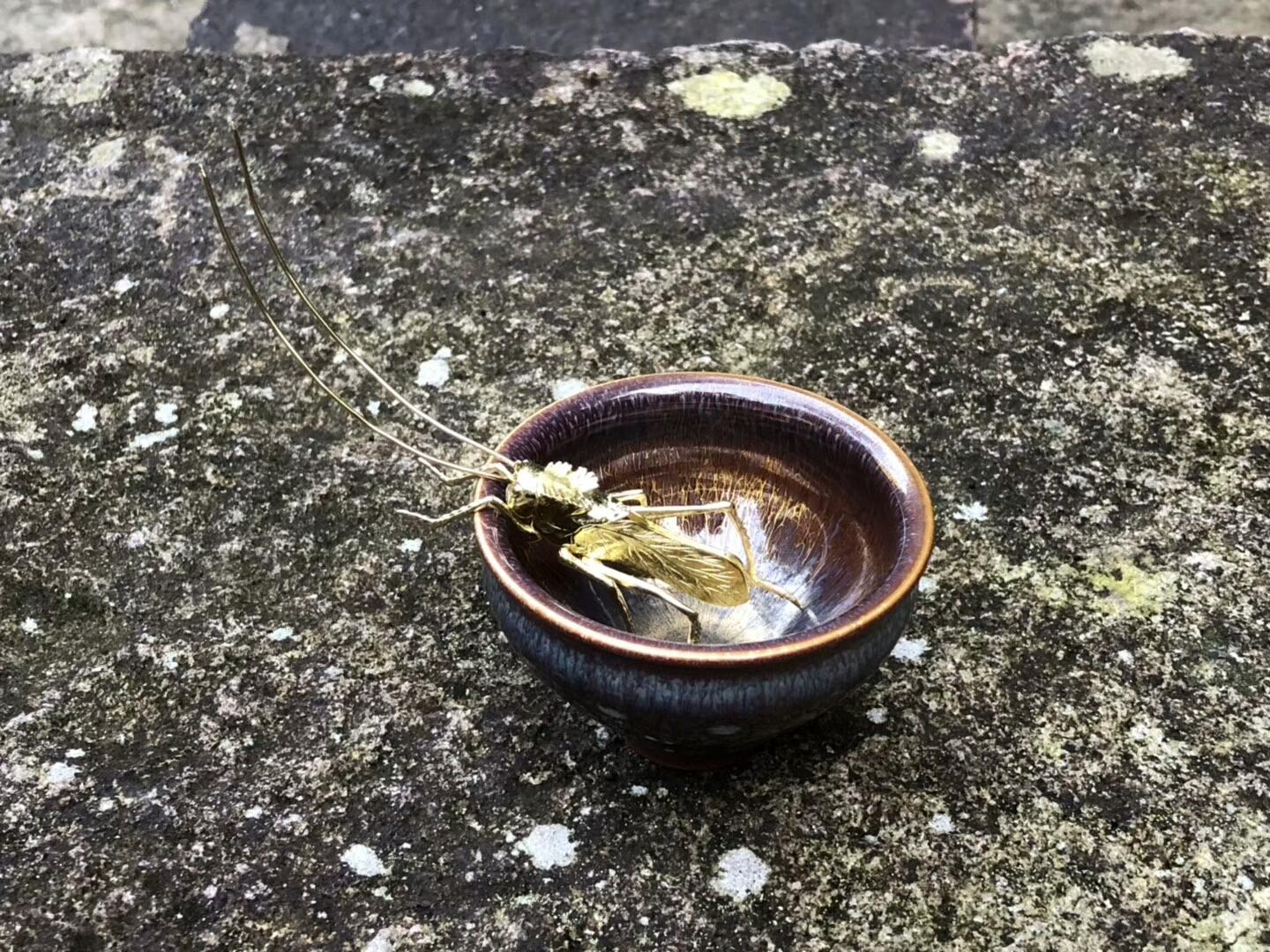 黃金入釉，絲絲如縷，金絲閃閃 大國(guó)工匠精神 作者：范澤鋒作品：金絲玉毫 小束口口徑：7.8cm*5.2cm