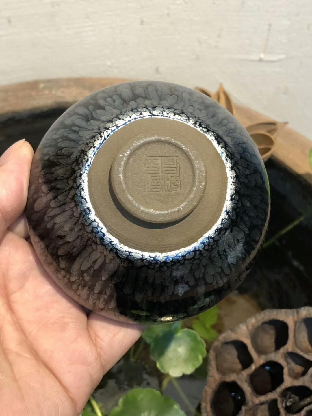 李盞工坊 助理工藝美術師 作者:李昌海作品:妙火冰花 斂口口徑:9cm*4.8cm