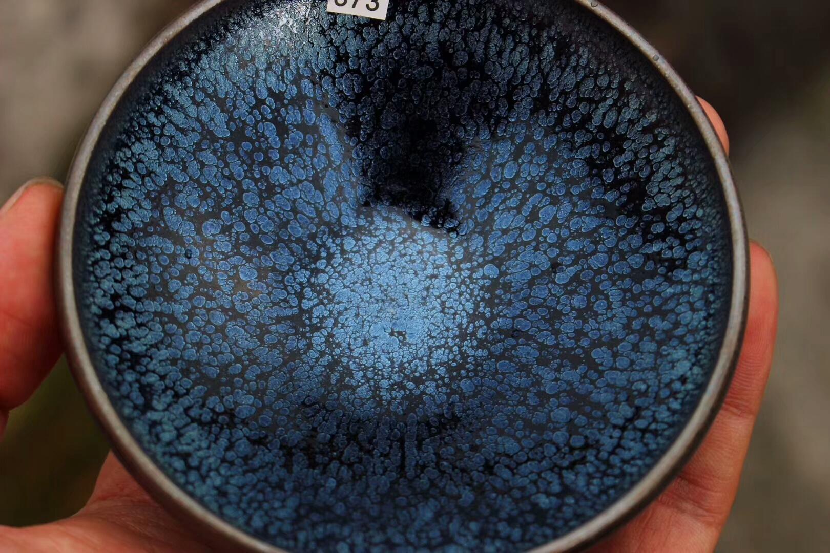 滿天繁星，盞轉(zhuǎn)星移。