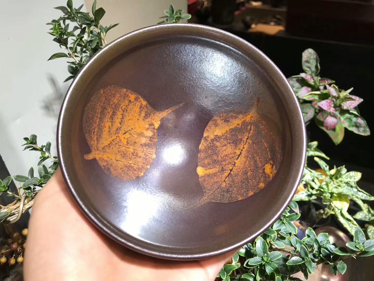 建盞國(guó)大師 作者：孫建興 作品：柿紅 雙木葉 口徑：12.7cm*7.5cm