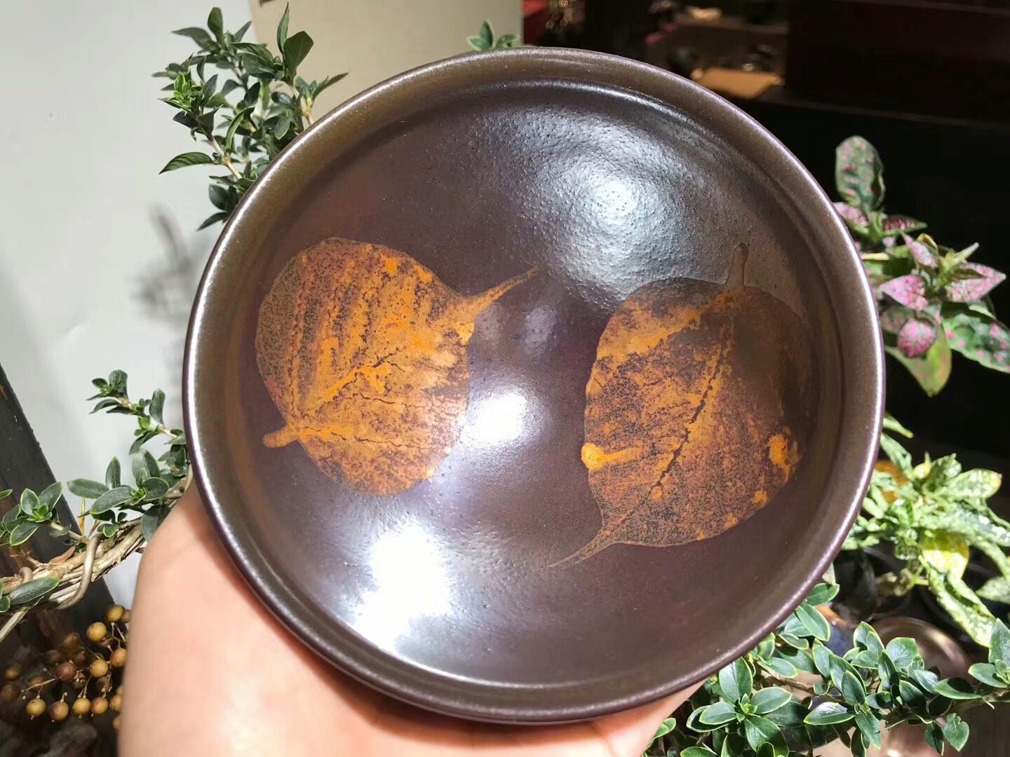 建盞國(guó)大師 作者：孫建興 作品：柿紅 雙木葉 口徑：12.7cm*7.5cm