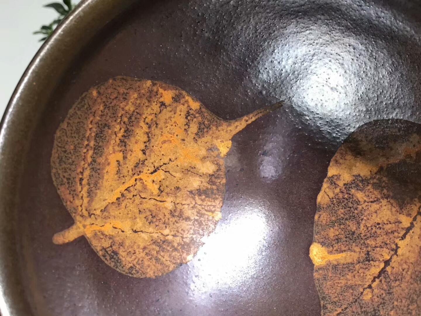 建盞國(guó)大師 作者：孫建興 作品：柿紅 雙木葉 口徑：12.7cm*7.5cm