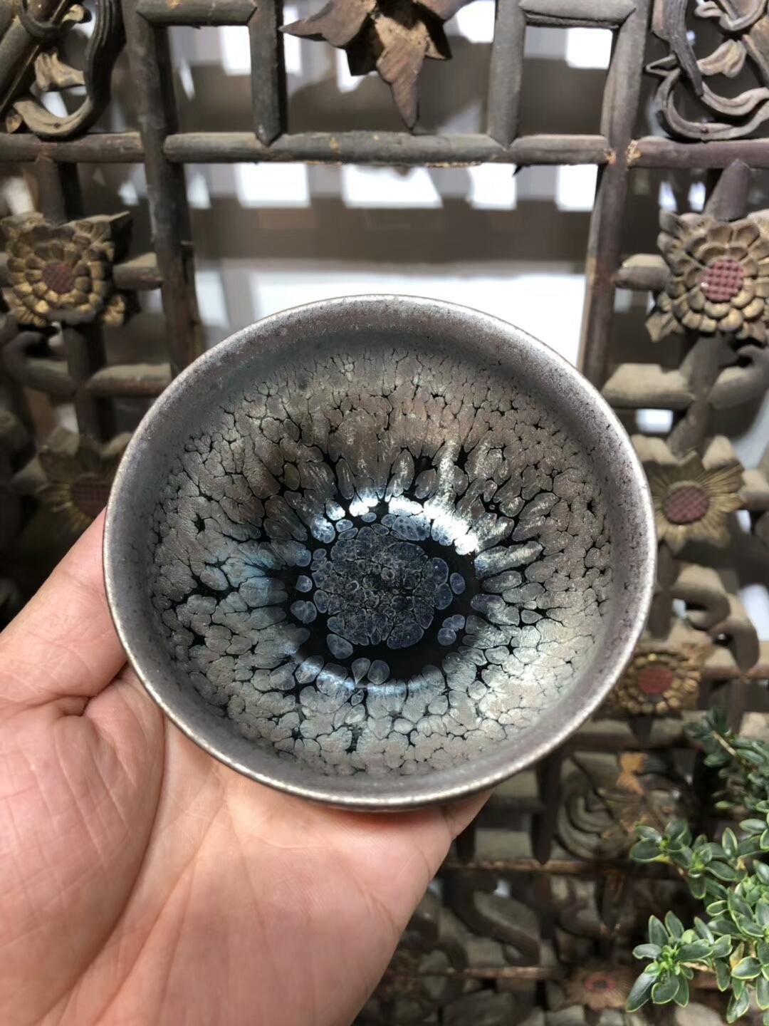 小李達(dá)  李昌海老師  鷓鴣斑帶著時(shí)尚元素 外黑釉油滴 盞中之貴族，香爐器型 囗徑：9.3高：5.5