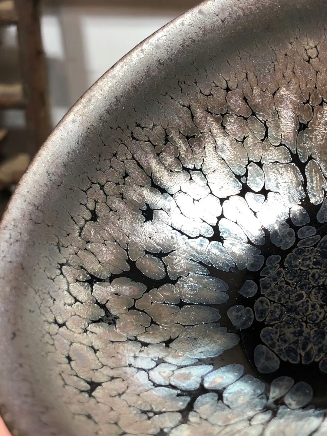 小李達(dá)  李昌海老師  鷓鴣斑帶著時(shí)尚元素 外黑釉油滴 盞中之貴族，香爐器型 囗徑：9.3高：5.5