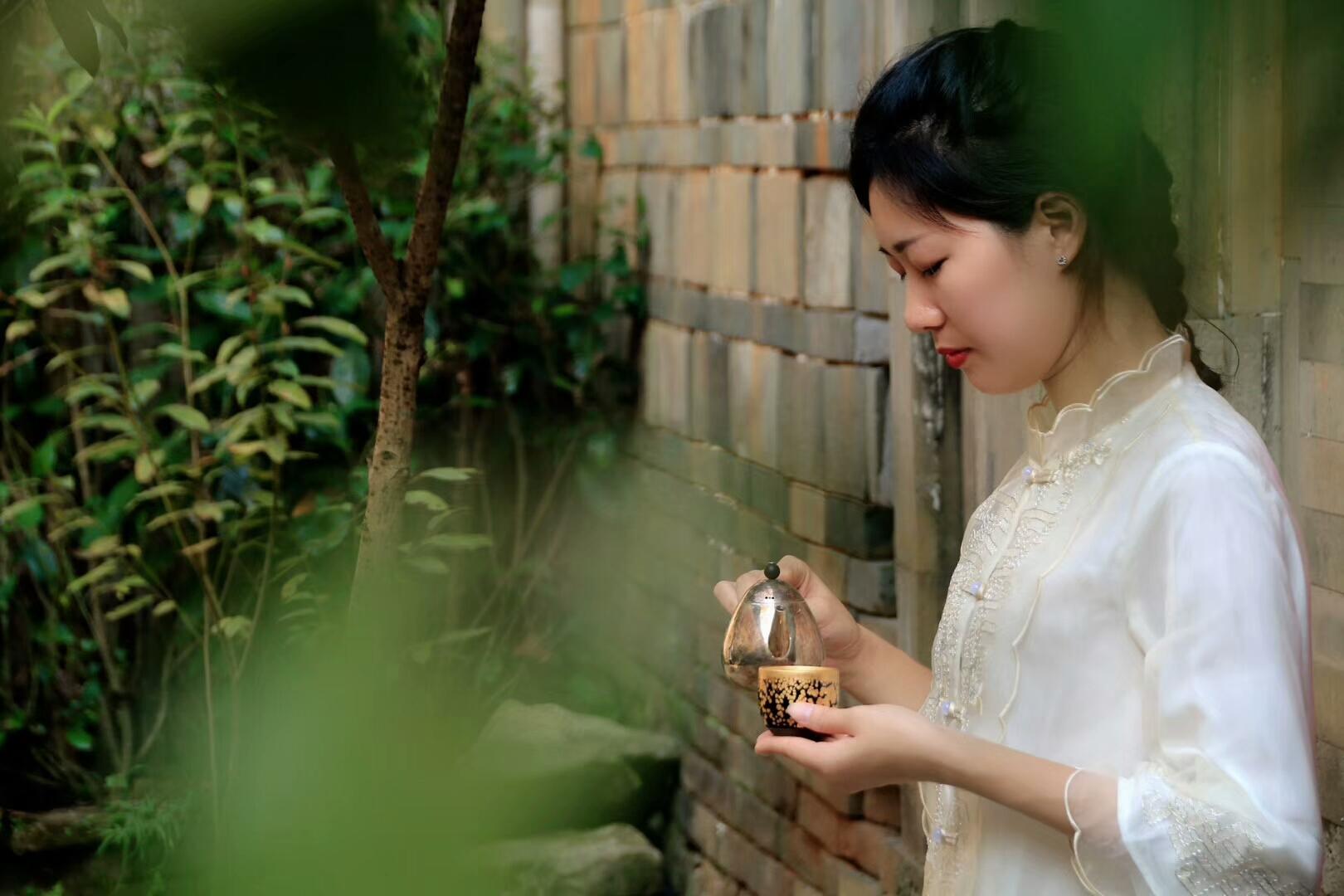 新品：靜心 金油滴（一口盞）囗徑：6高：6女匠：張靜老師作品