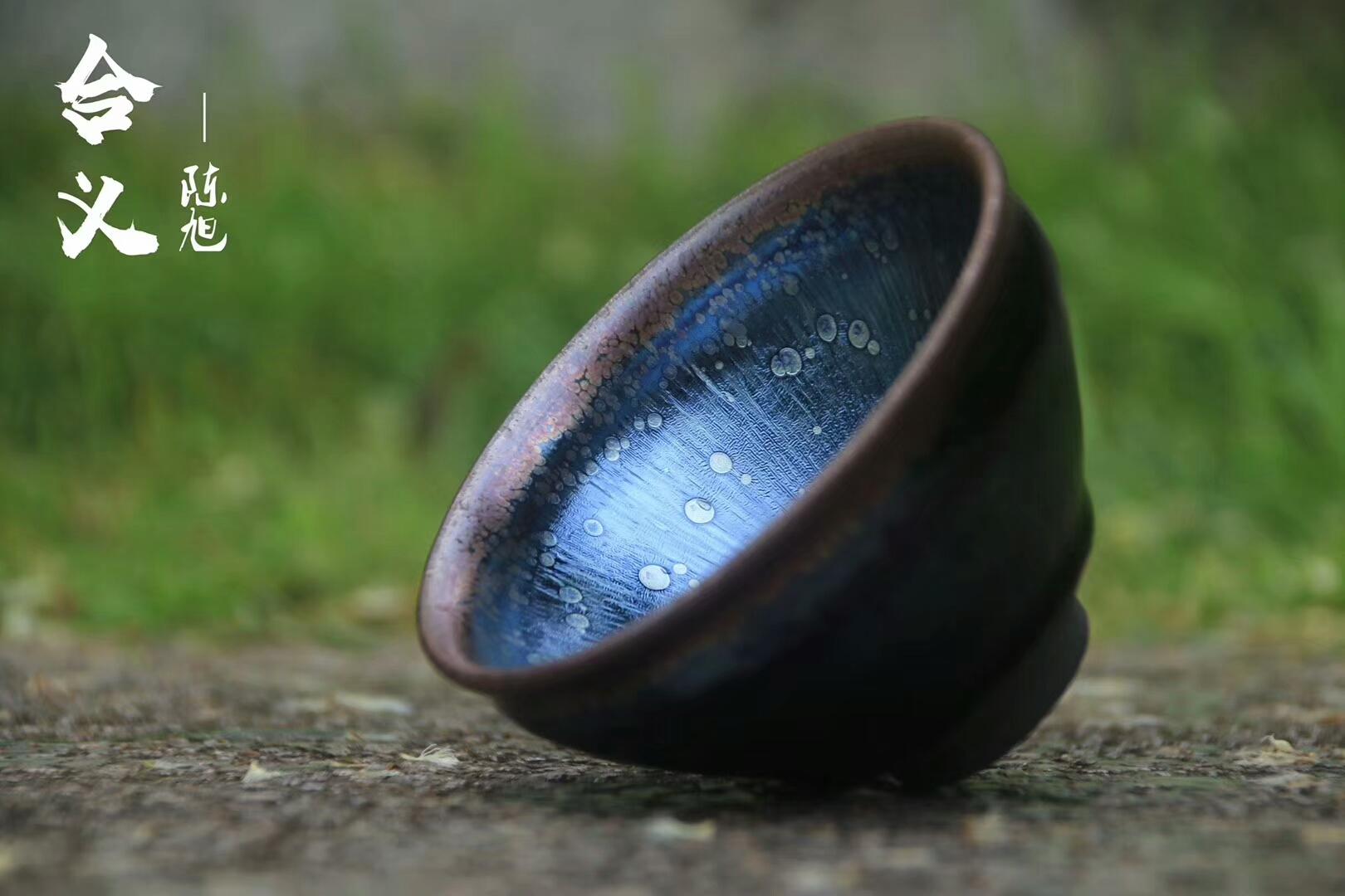 新器型 上市合義 ? 聚合天下朋友——雲(yún)谷山 作者：陳旭作品：合義 小束口 囗徑：8cm*5.6cm