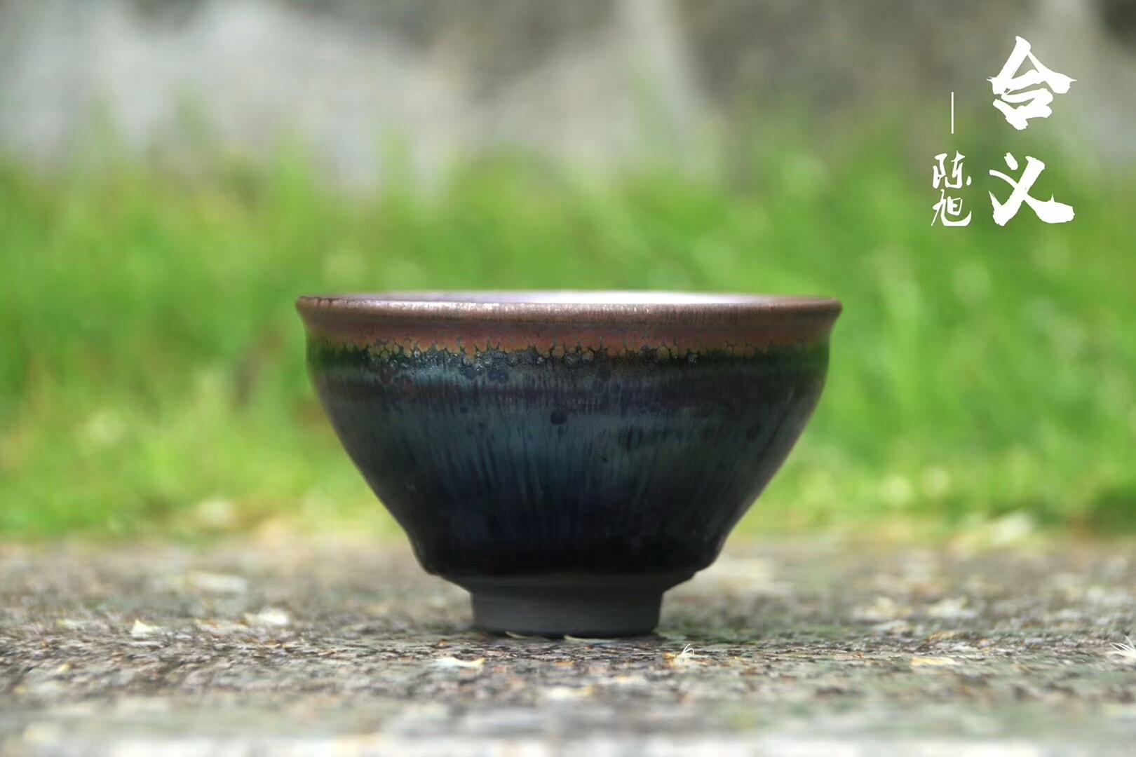 新器型 上市合義 ? 聚合天下朋友——雲(yún)谷山 作者：陳旭作品：合義 小束口 囗徑：8cm*5.6cm